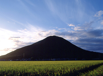 三上山
